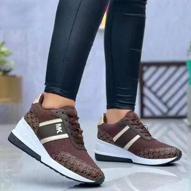 Comfortable low-top sneakers with stripe accent