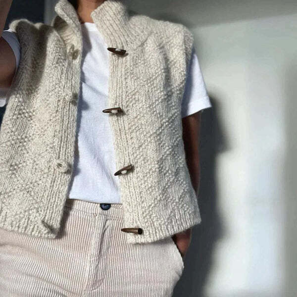 Women's - Sleeveless Knitted Vest - Wool Blend - Button-Up Cardigan - Perfect for Winter Layering