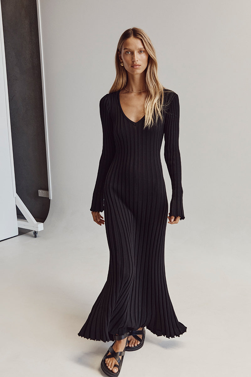 Midi dress with long sleeves