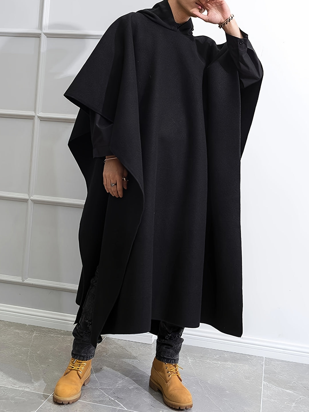 Casual and stylish hooded coat for men with loose fit and lightweight design | Bjorn