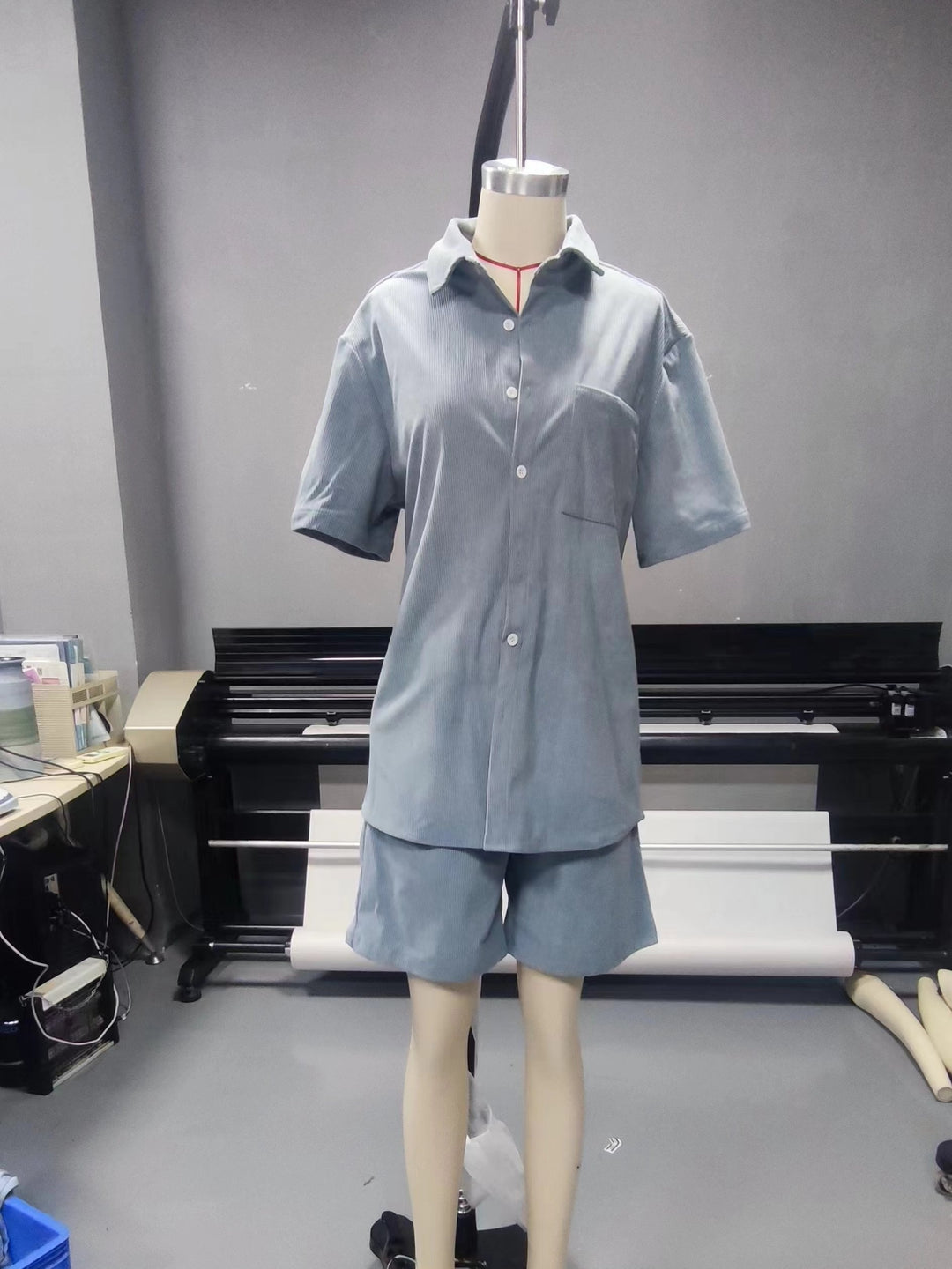 Comfortable and stylish men's corduroy set for timeless elegance | Mats
