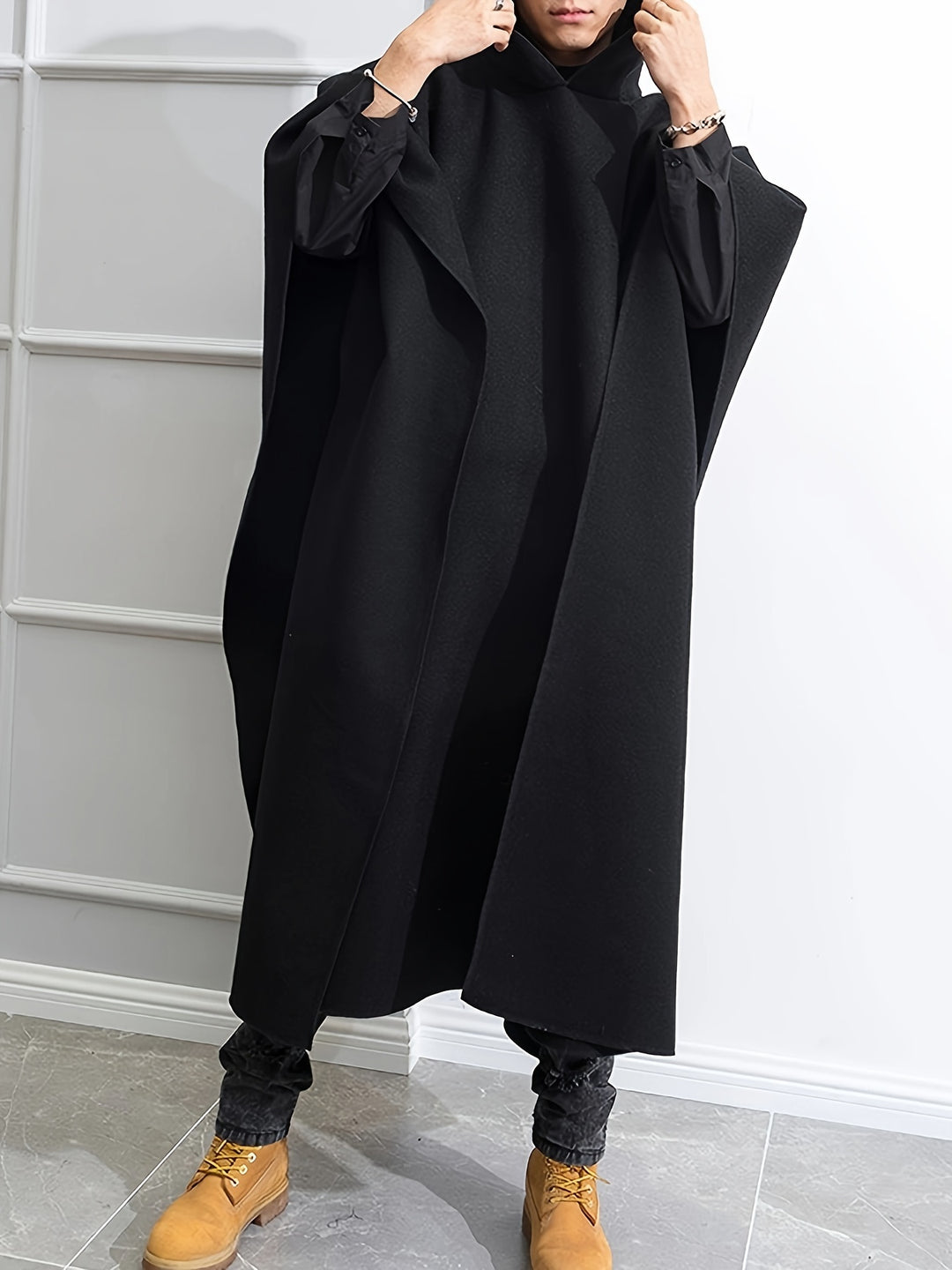 Casual and stylish hooded coat for men with loose fit and lightweight design | Bjorn