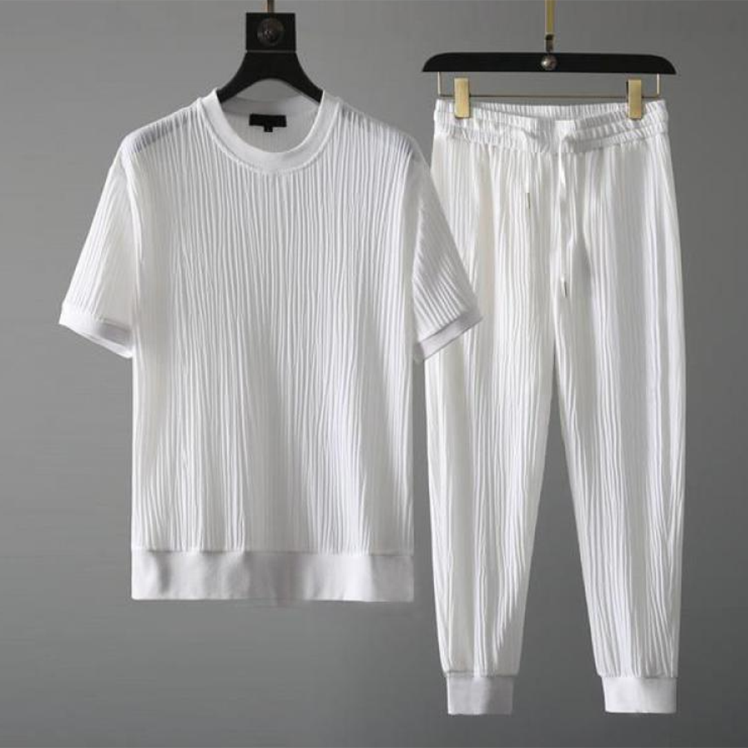 Stretchy and pleated men's shirt and trousers with ultimate comfort and modern elegance | Daniel