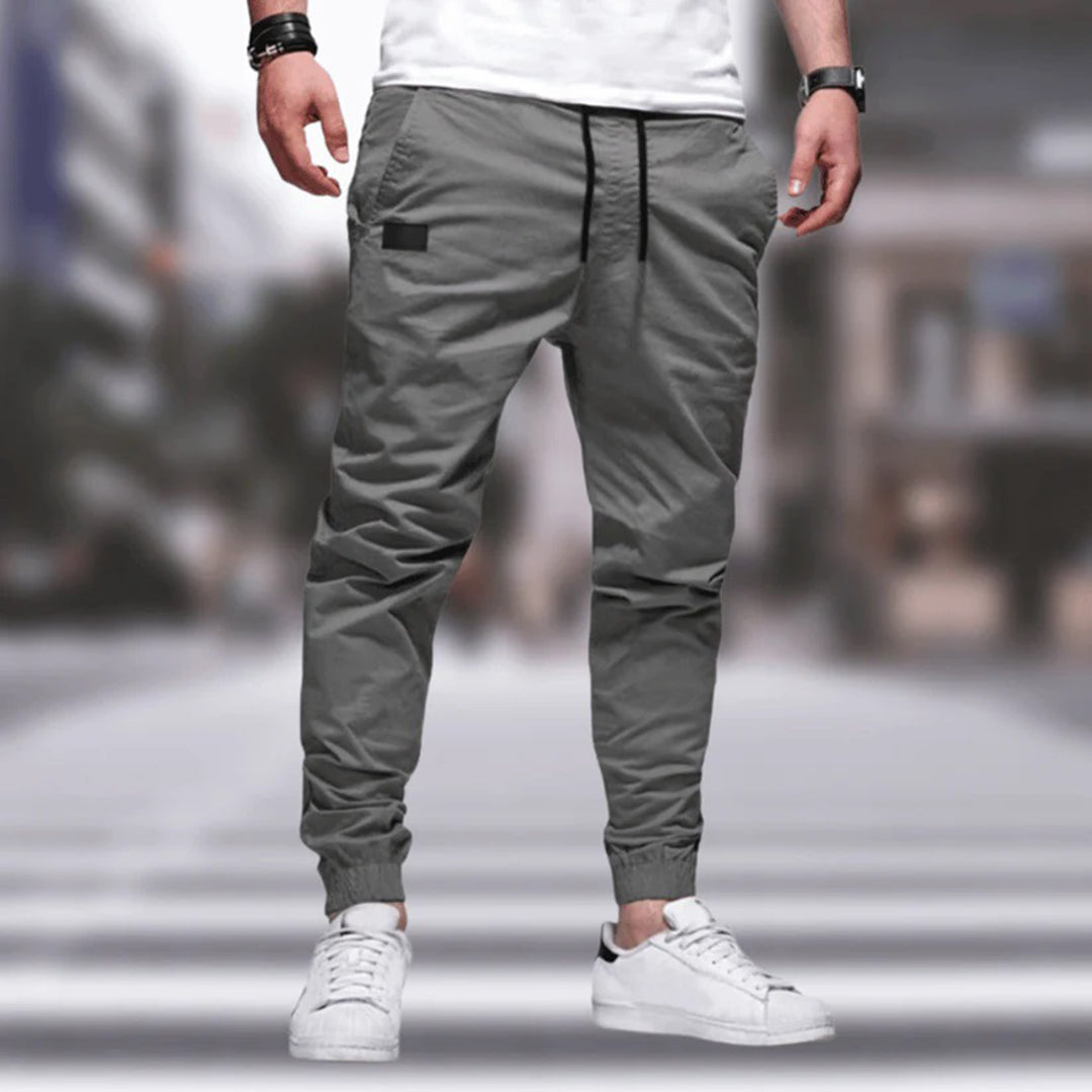 Versatile cargo trousers for men with modern functionality and comfort | Olivier