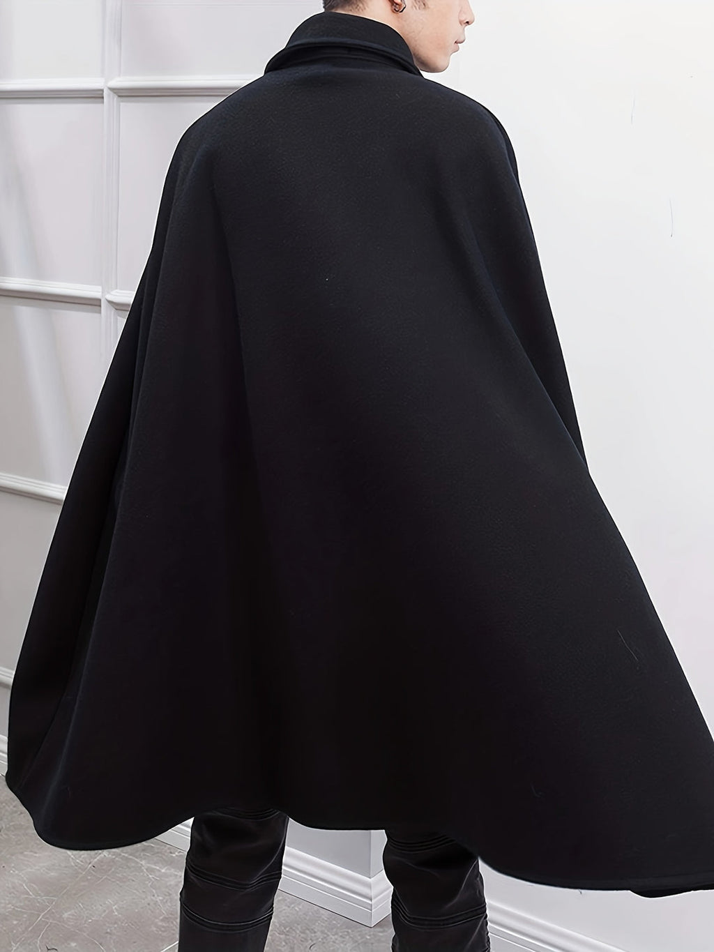 Elegant and casual men's polyester trench coat with lapel collar and relaxed fit | Dirk
