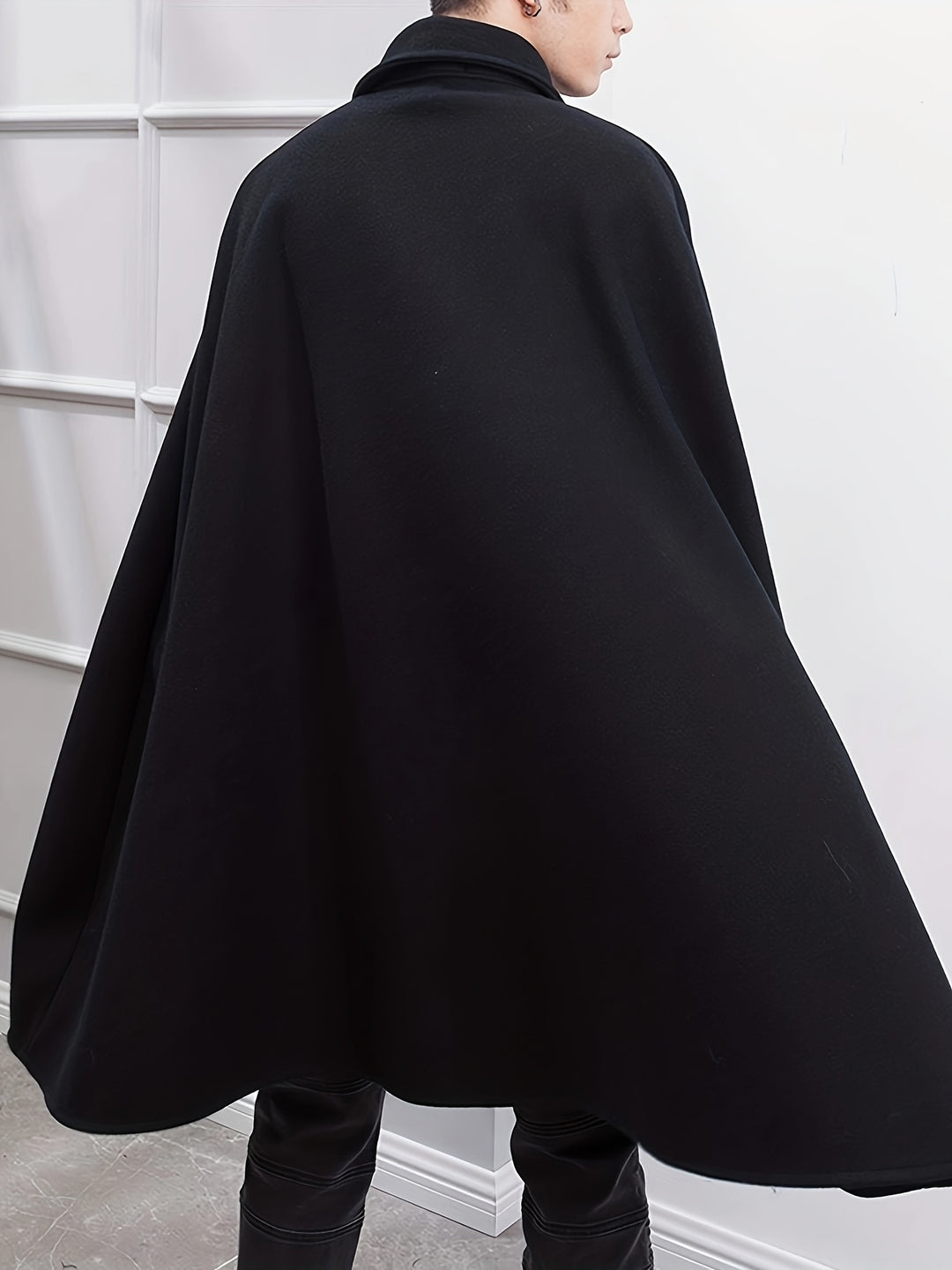 Elegant and casual men's polyester trench coat with lapel collar and relaxed fit | Dirk
