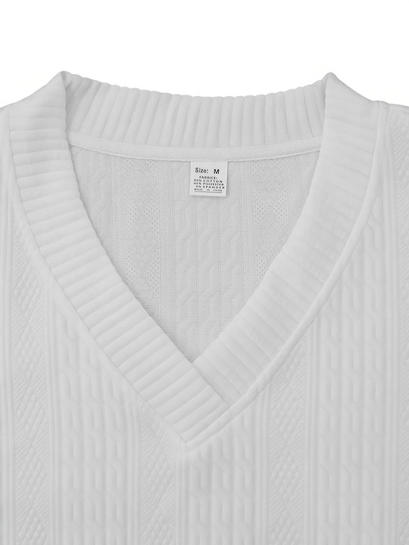 Soft knit V-neck shirt and comfortable shorts set for men with timeless stlye | Michiel