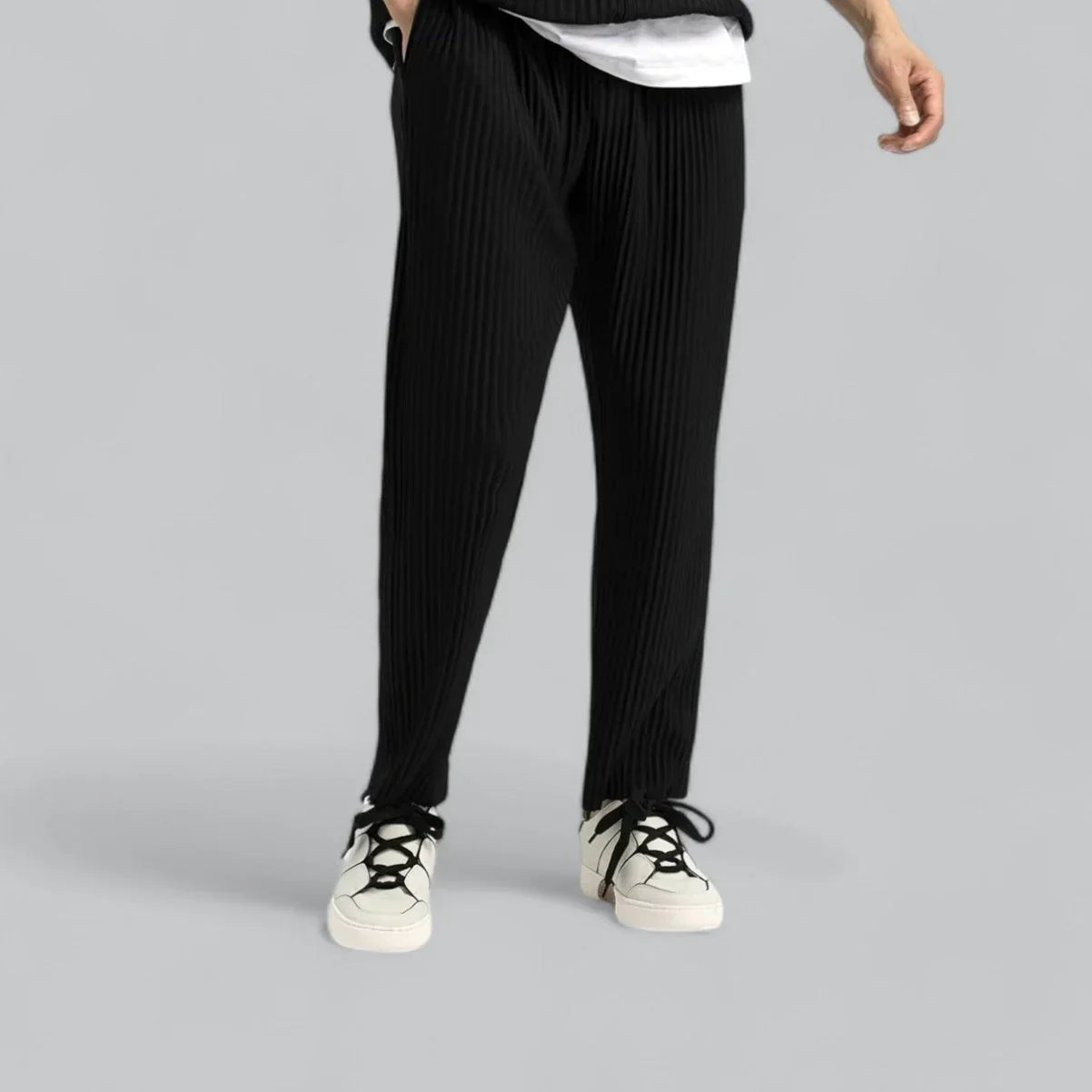 Casual men's trousers with modern pleated details for a stylish fit | Jake