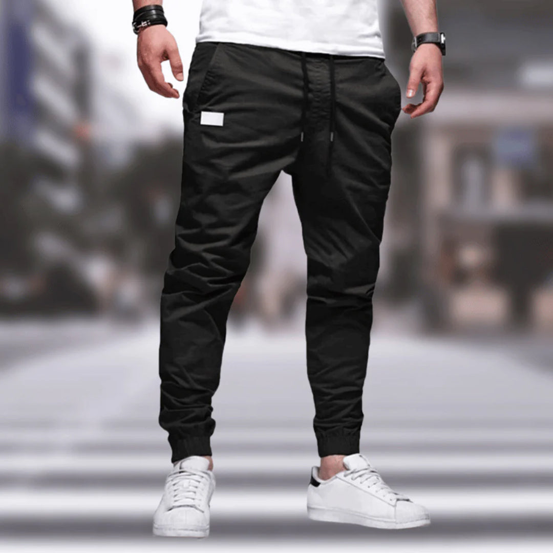 Versatile cargo trousers for men with modern functionality and comfort | Olivier