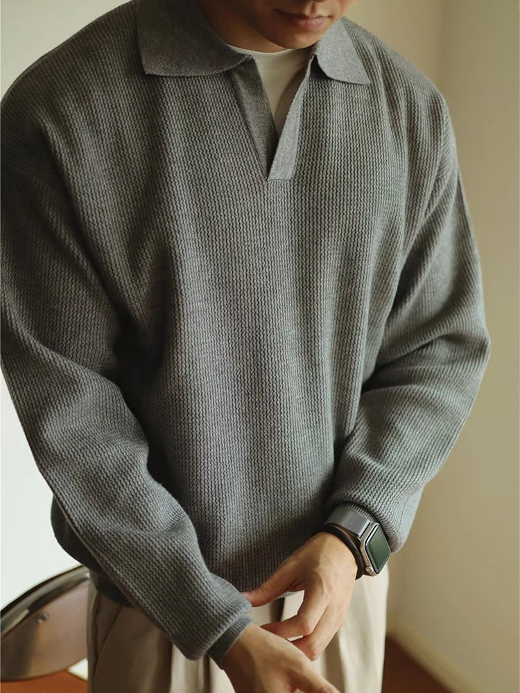 Sophisticated men's knitted polo shirt with modern touch and classic elegance | Bas
