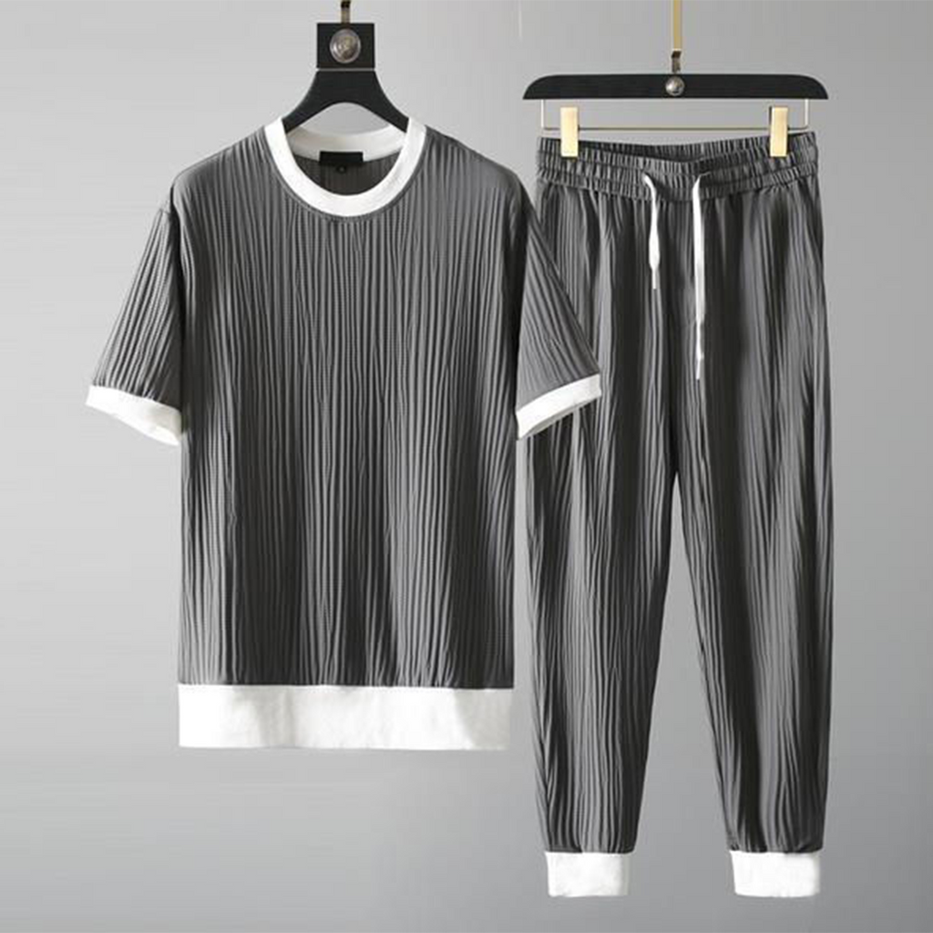 Stretchy and pleated men's shirt and trousers with ultimate comfort and modern elegance | Daniel