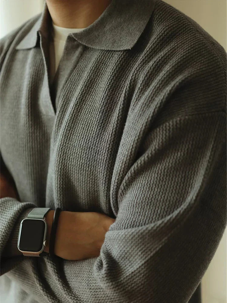Sophisticated men's knitted polo shirt with modern touch and classic elegance | Bas