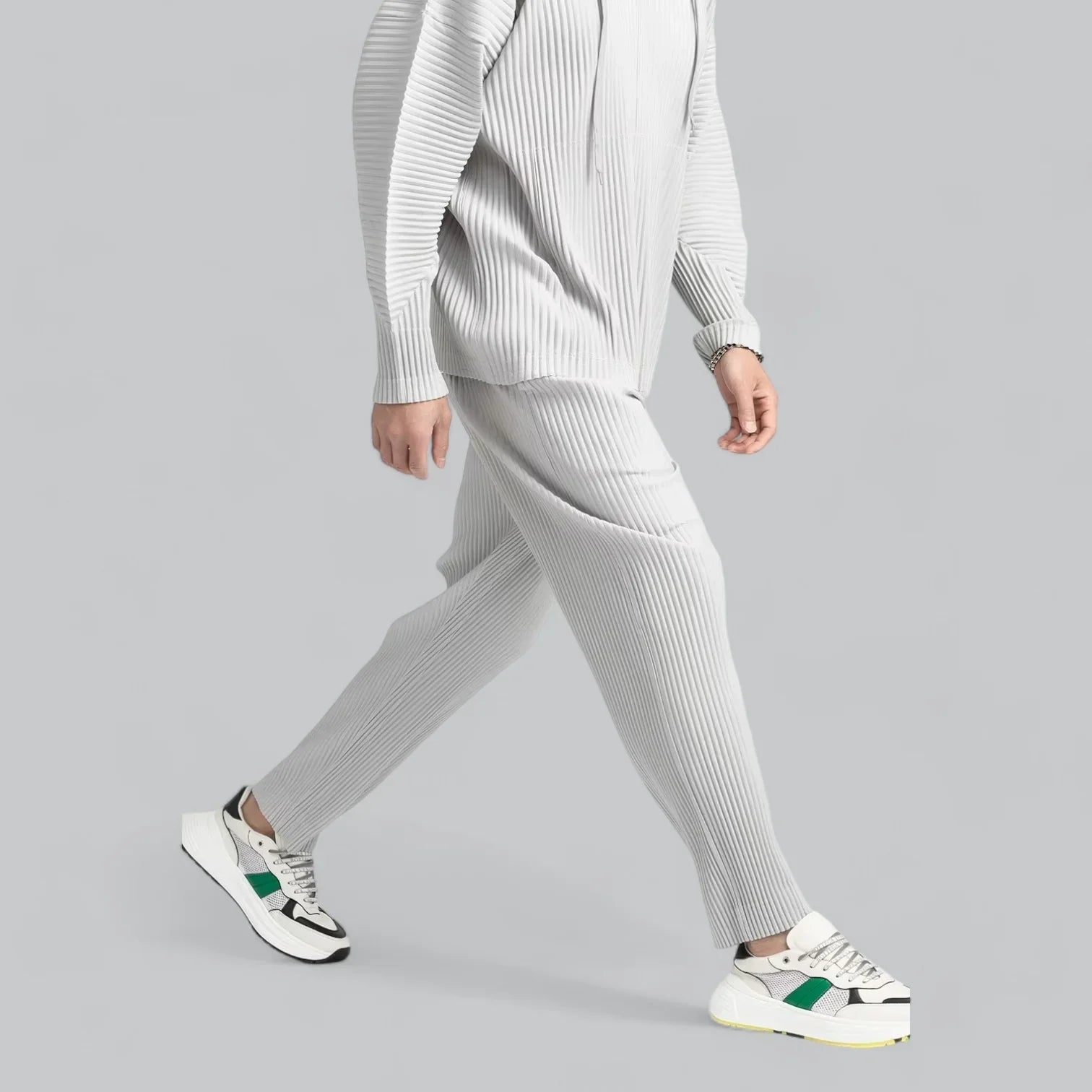 Casual men's trousers with modern pleated details for a stylish fit | Jake