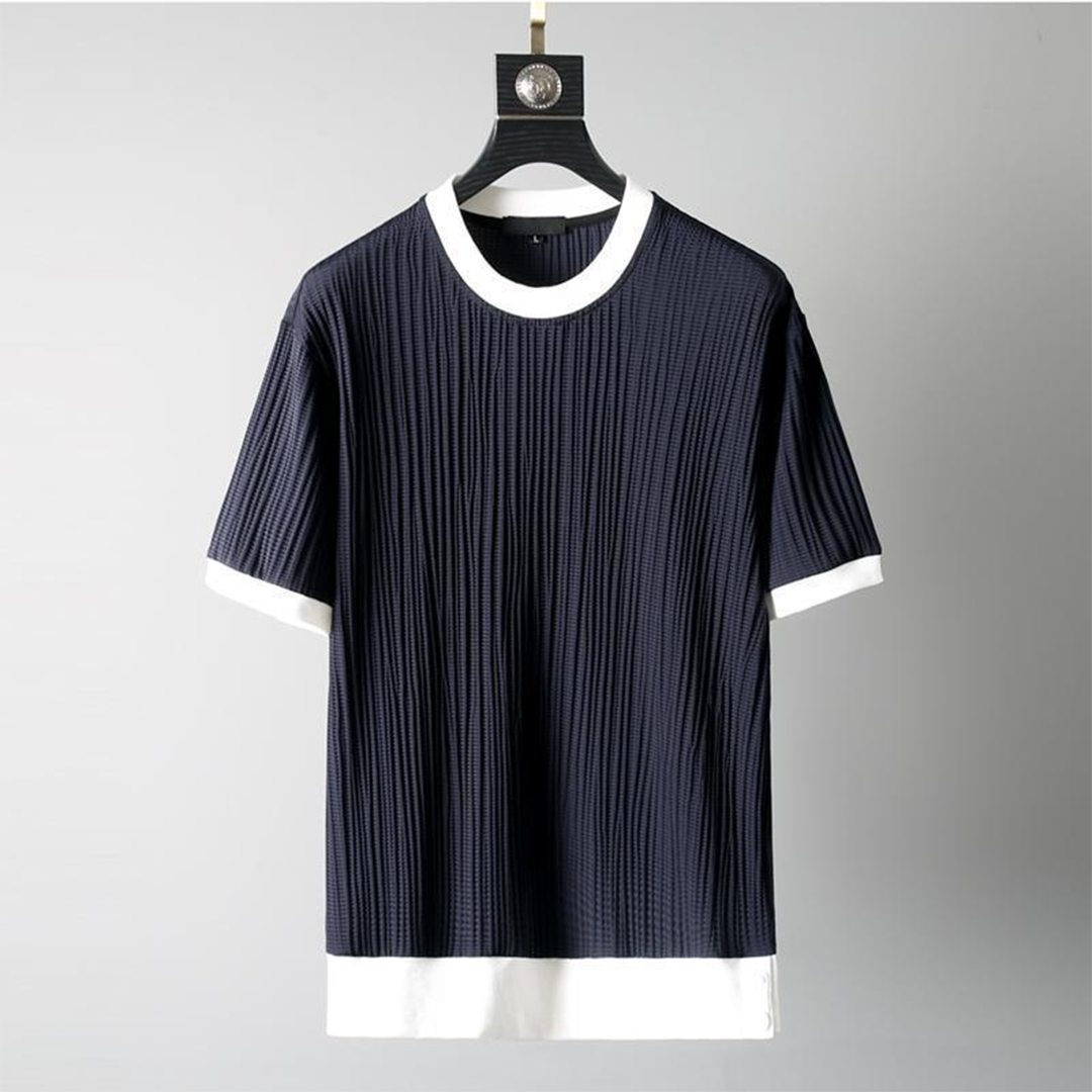 Stretchy and pleated men's shirt and trousers with ultimate comfort and modern elegance | Daniel