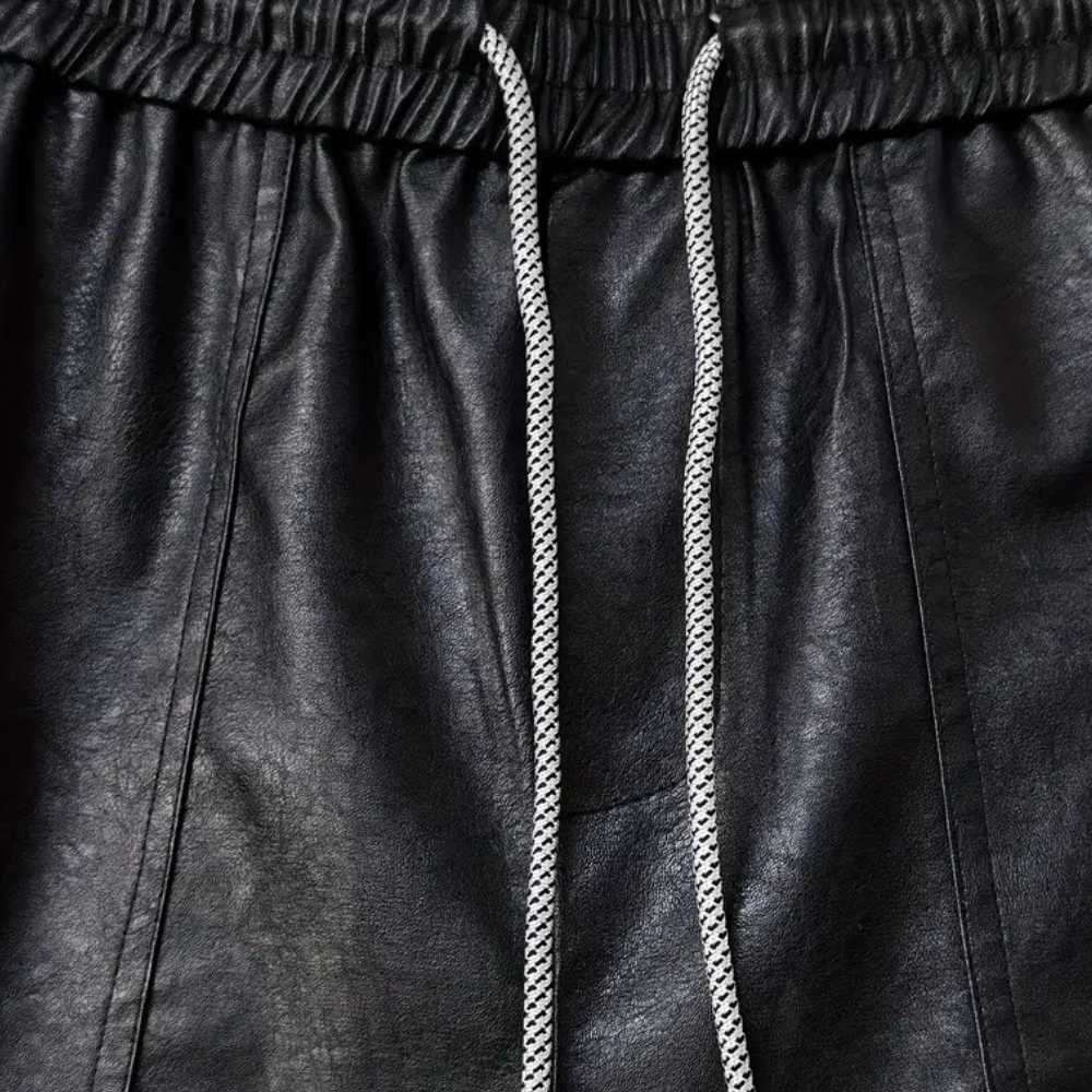Luxury leather Cargo trousers for men with plush lining and ultimate comfort | Leon
