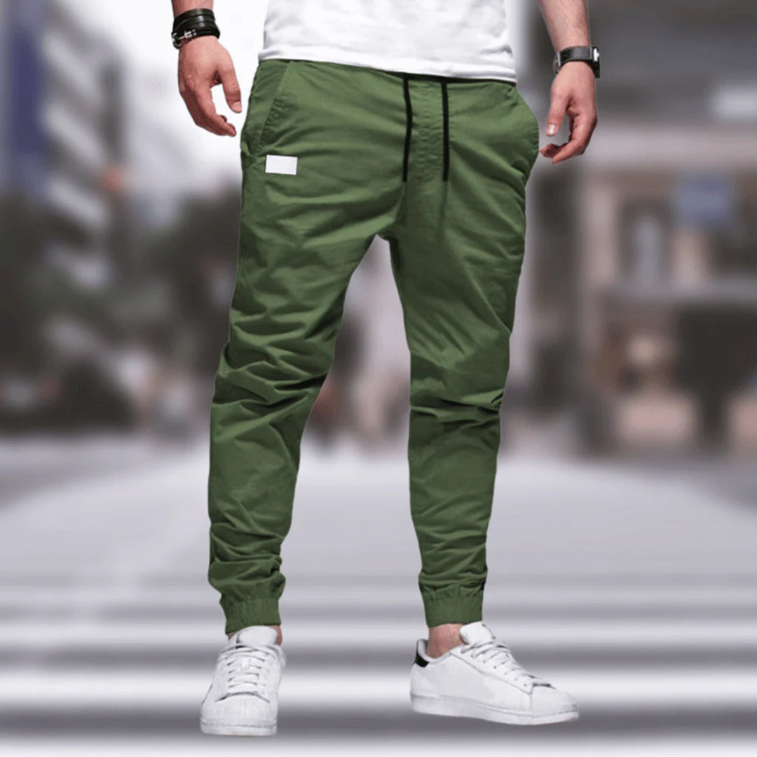 Versatile cargo trousers for men with modern functionality and comfort | Olivier