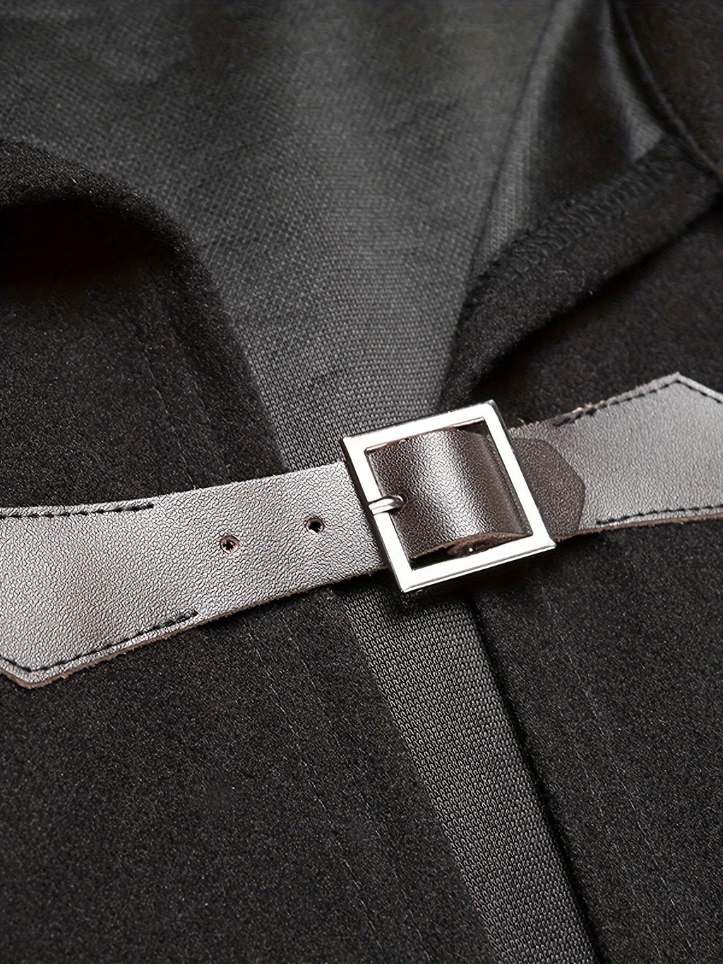 Elegant and casual men's polyester trench coat with lapel collar and relaxed fit | Dirk