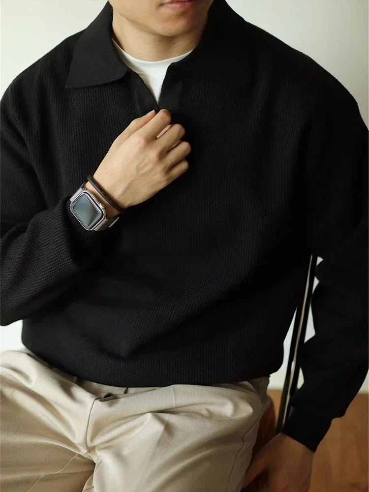 Sophisticated men's knitted polo shirt with modern touch and classic elegance | Bas