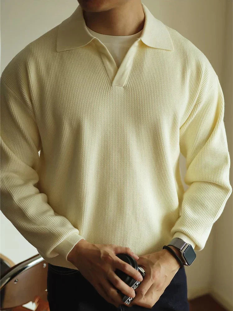 Sophisticated men's knitted polo shirt with modern touch and classic elegance | Bas