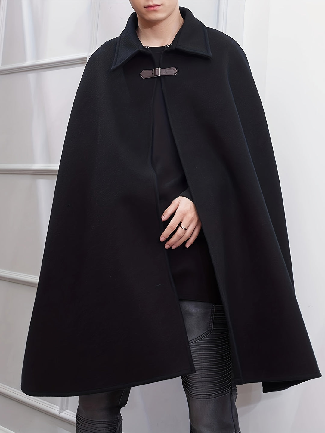 Elegant and casual men's polyester trench coat with lapel collar and relaxed fit | Dirk