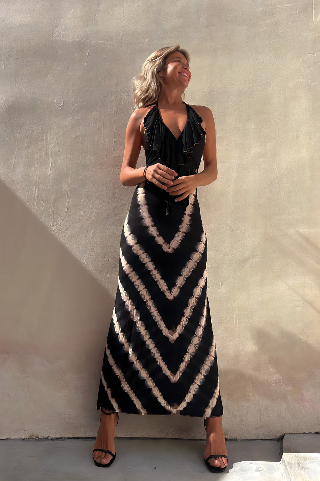 High-quality sleeveless maxi dress with V-neckline