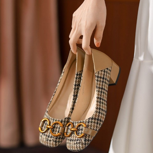 Ballerinas with houndstooth pattern and buckle detail