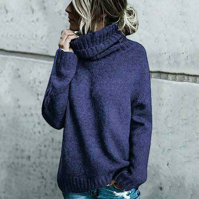 Women's - Oversized Turtleneck Sweater - Cosy Knit for Casual Days