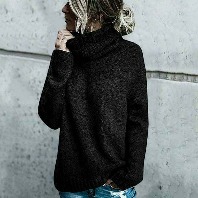 Women's - Oversized Turtleneck Sweater - Cosy Knit for Casual Days