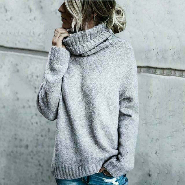 Women's - Oversized Turtleneck Sweater - Cosy Knit for Casual Days