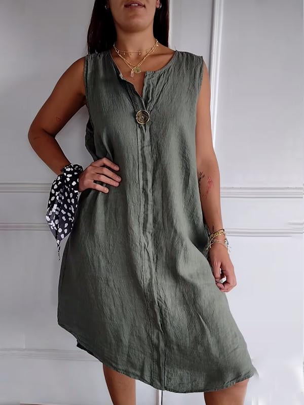 Elegant sleeveless dress with V-neck