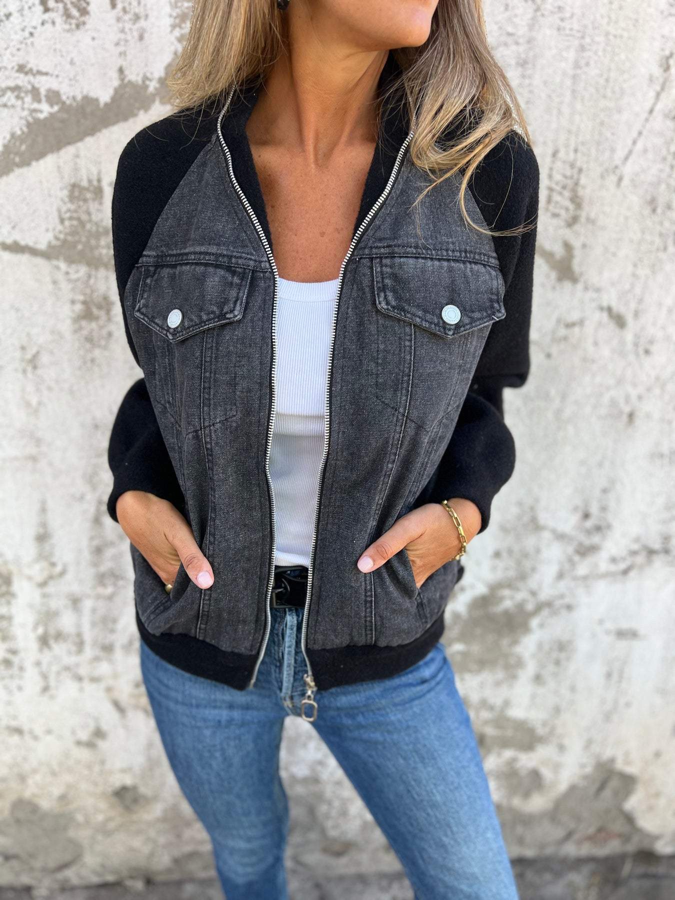 Women's - Jacket - Denim - Classic Fit Stylish Design - Versatile Layering for Every Wardrobe