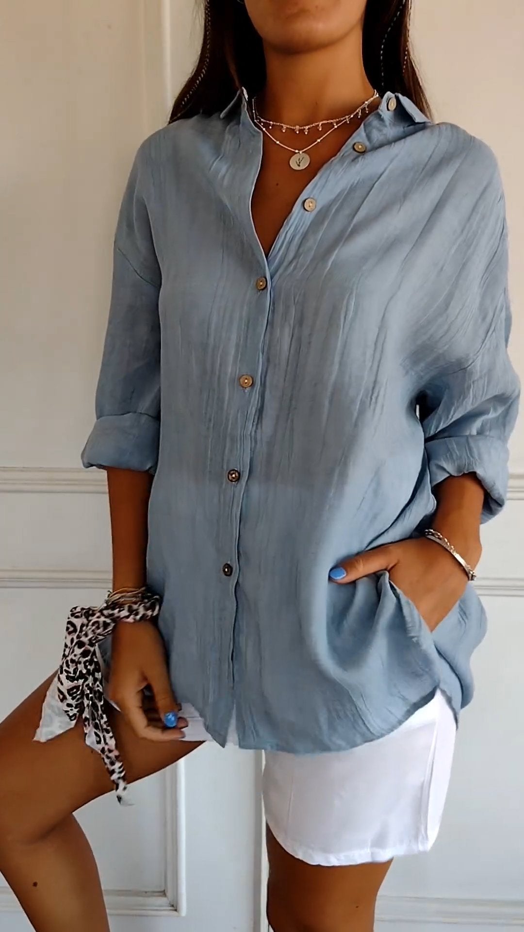 Elegant shirt with pleated hairstyle