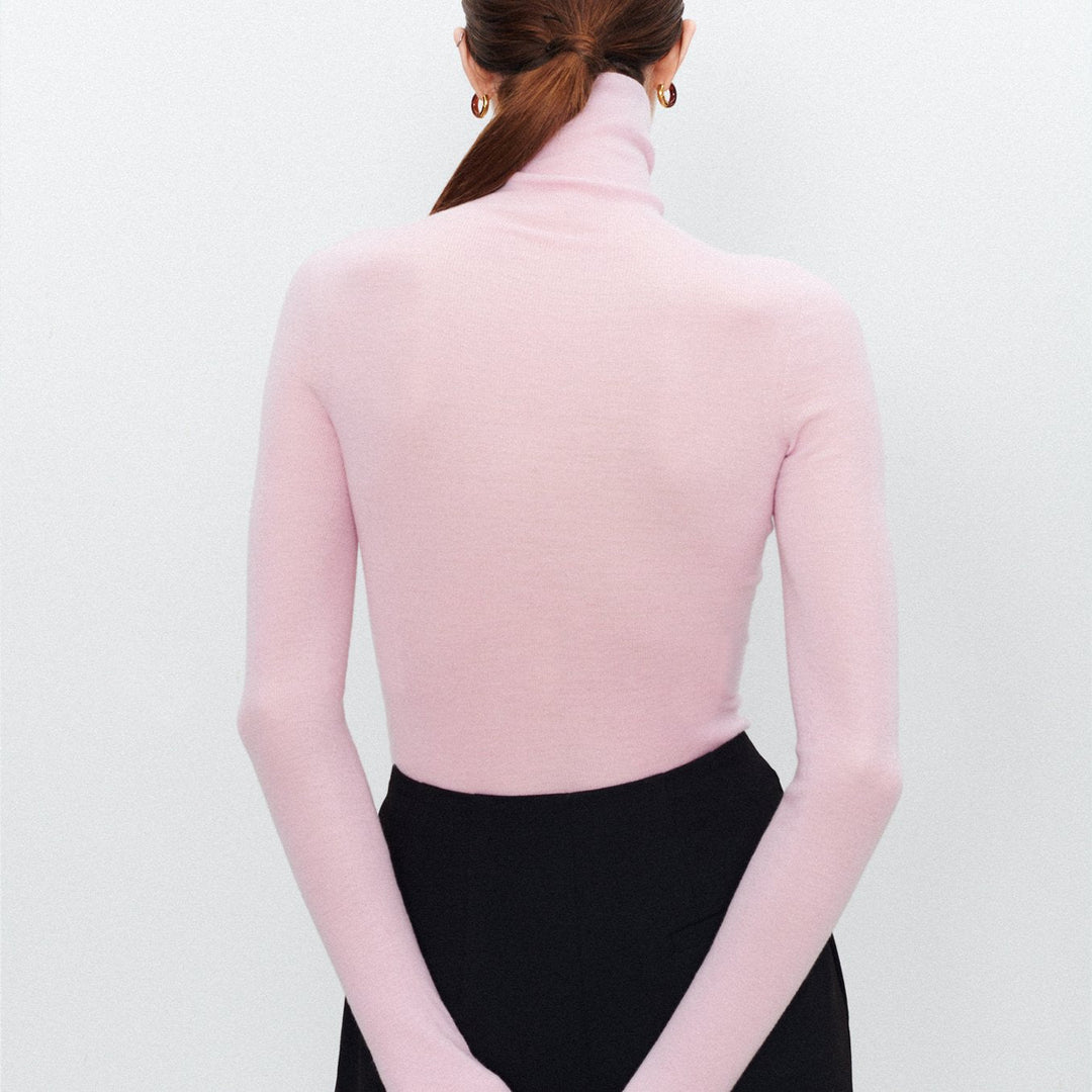 Plain-coloured long-sleeved knitted top with high neckline