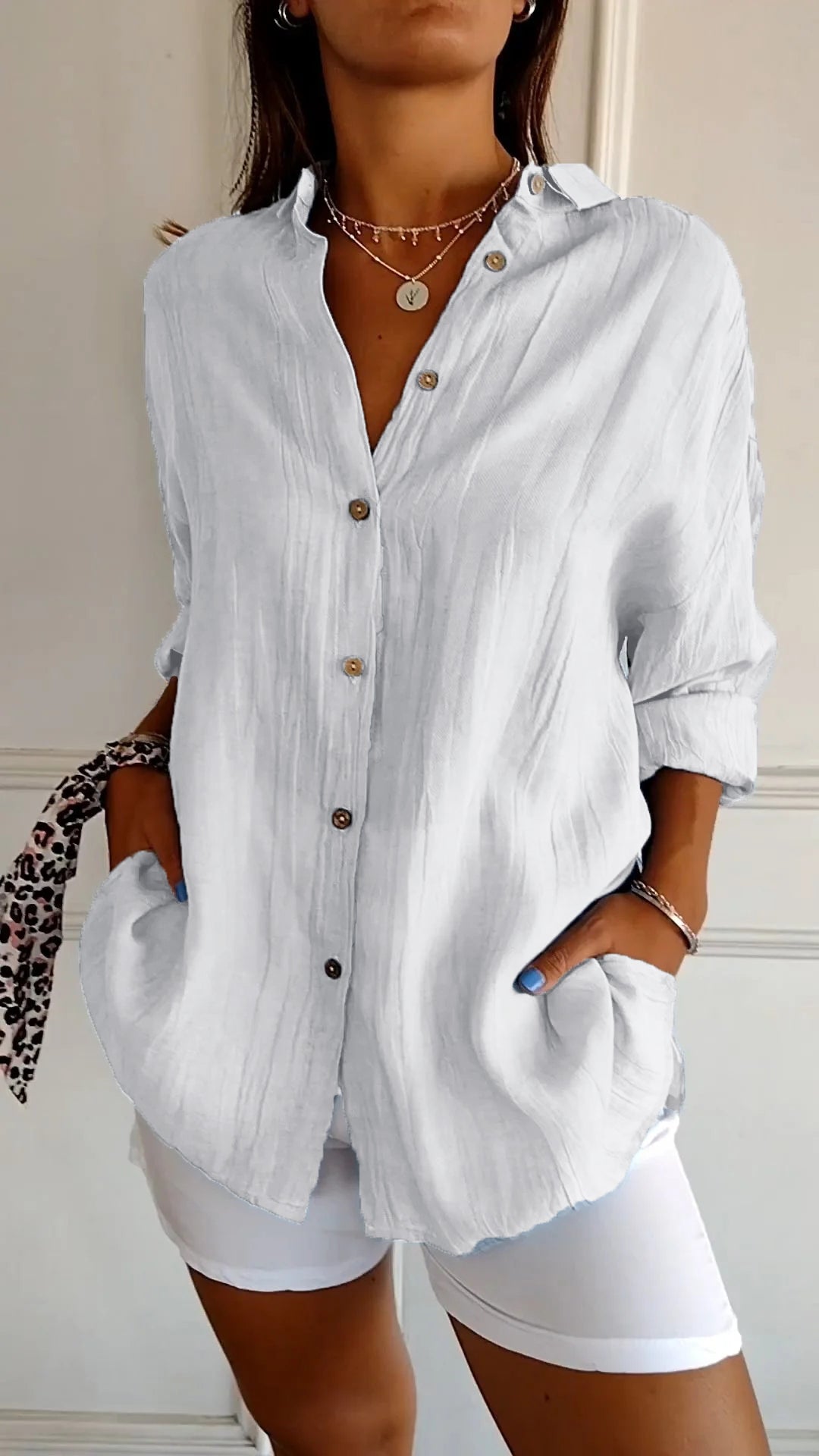 Elegant shirt with pleated hairstyle