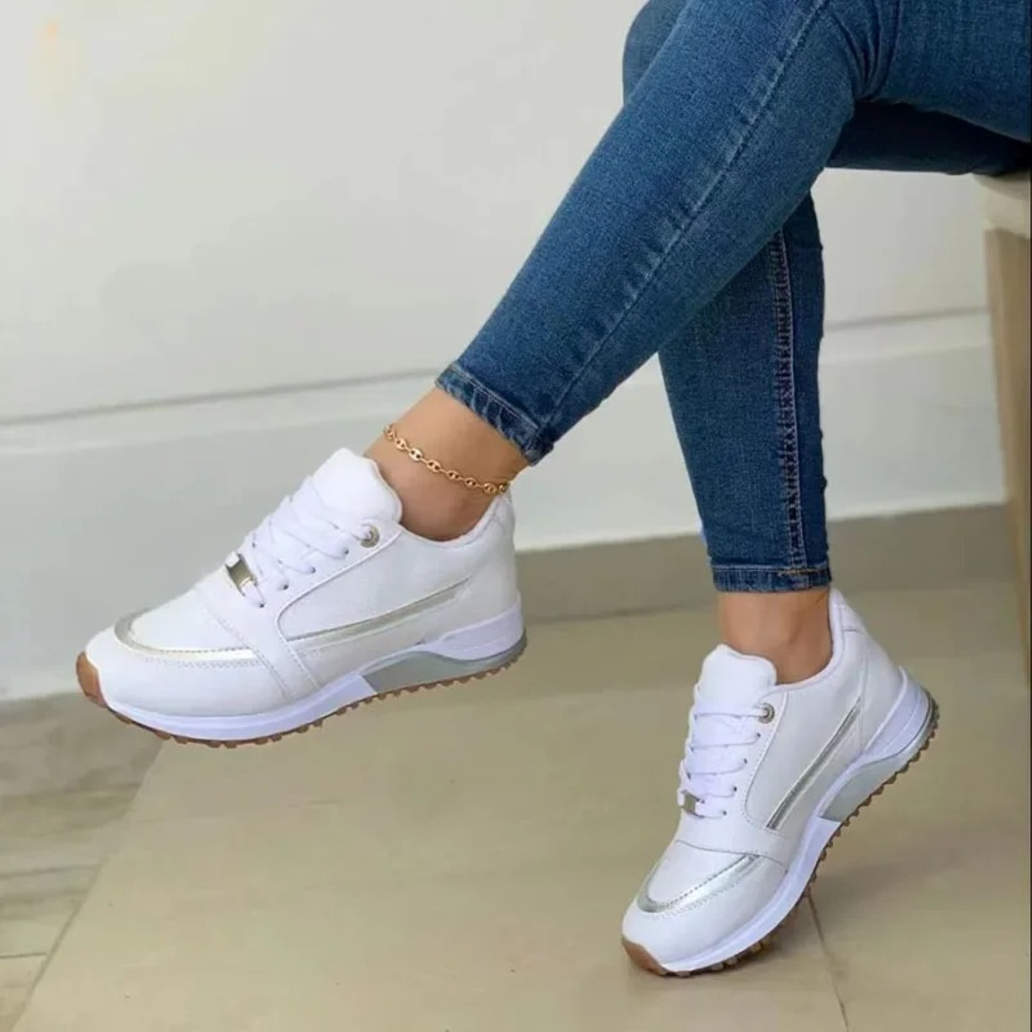 Liv | Sporty leather women's shoes with soft white sole
