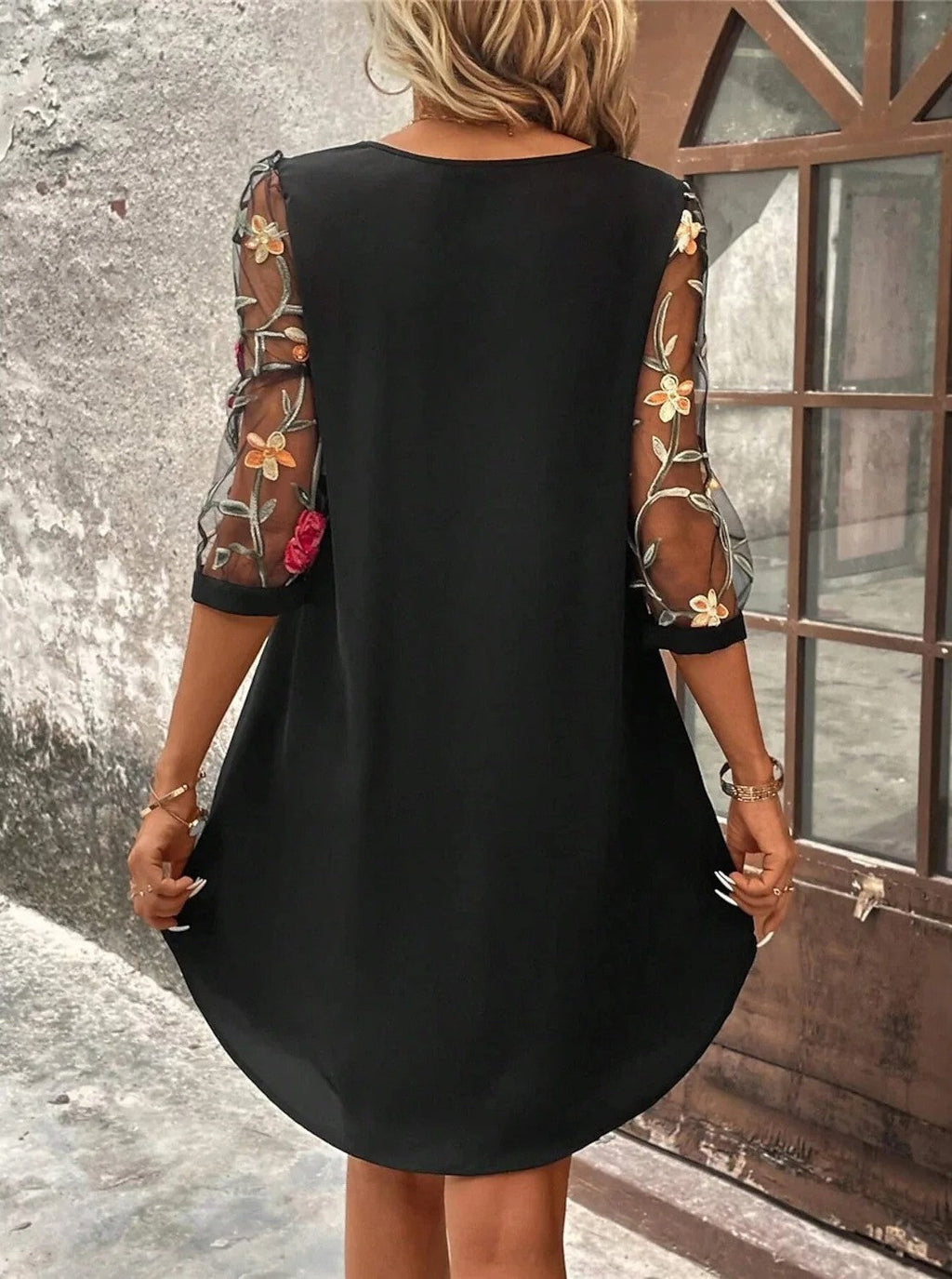 Women's - Light and Elegant Summer Dress - Breezy Style