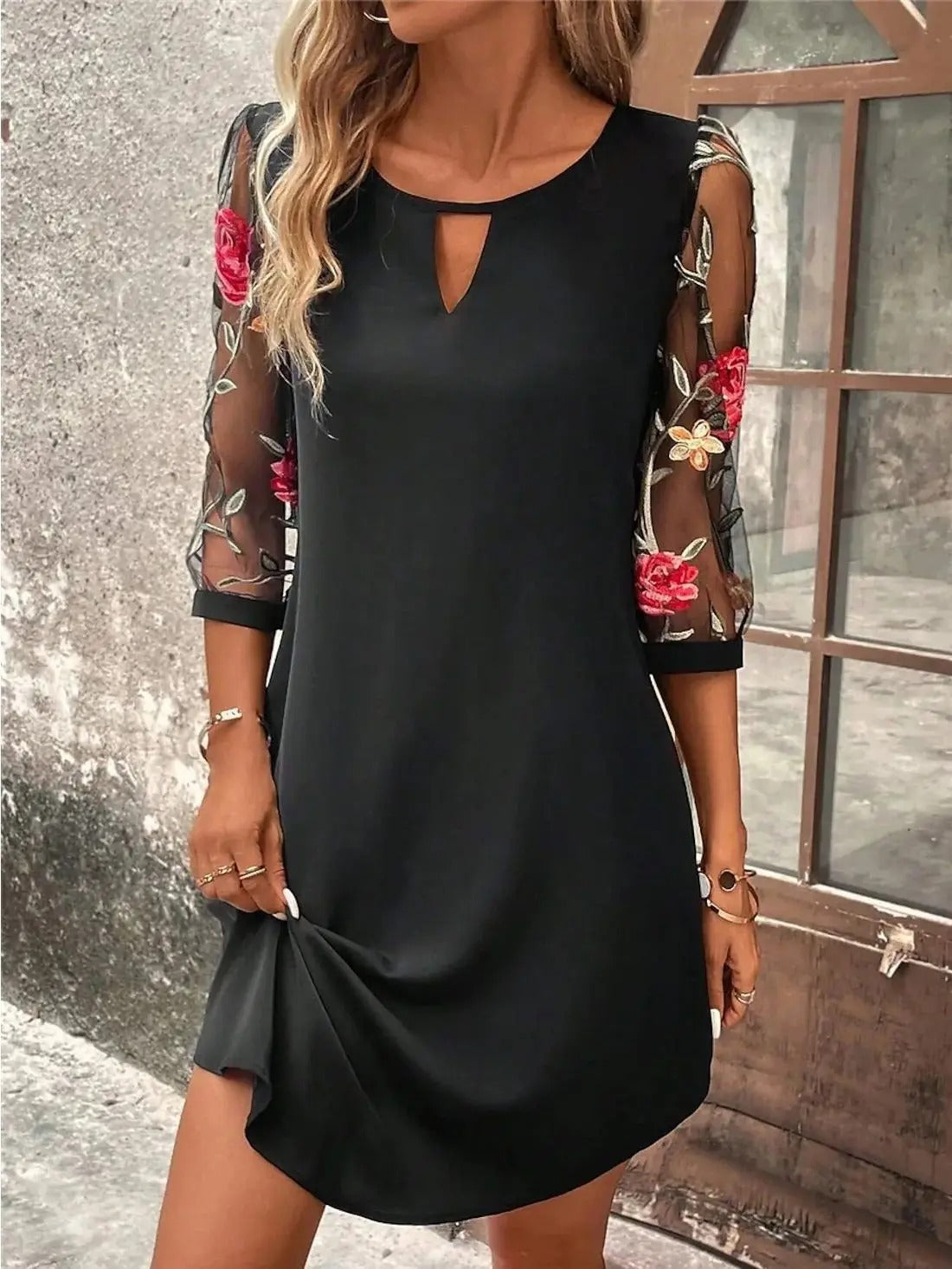 Women's - Light and Elegant Summer Dress - Breezy Style
