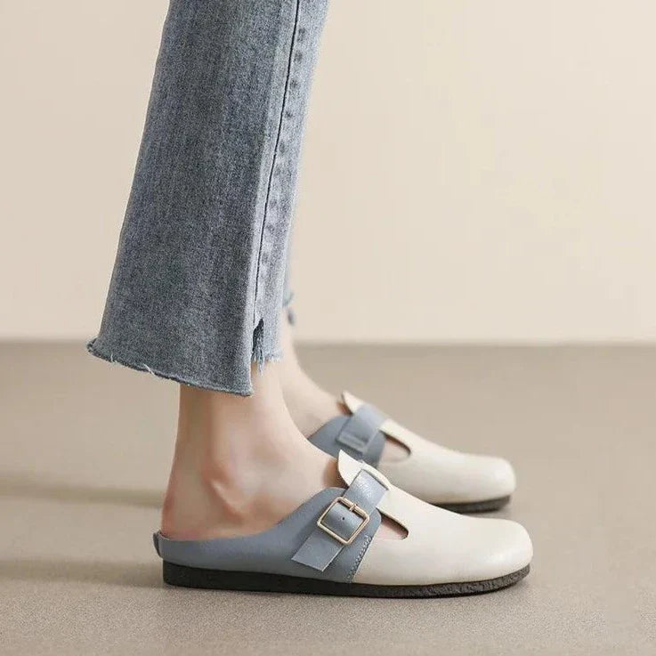 Minimalist flat shoes with buckle