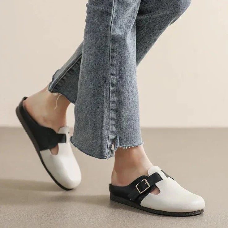 Minimalist flat shoes with buckle