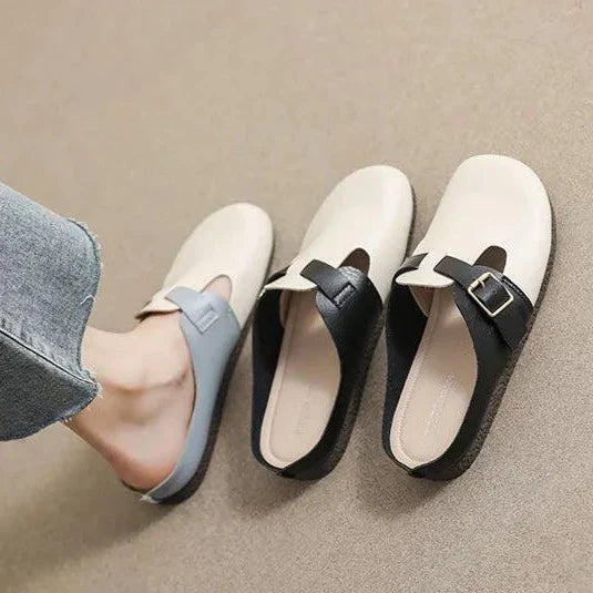 Minimalist flat shoes with buckle