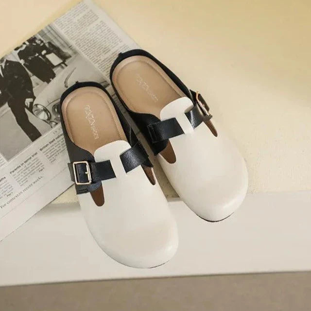 Minimalist flat shoes with buckle