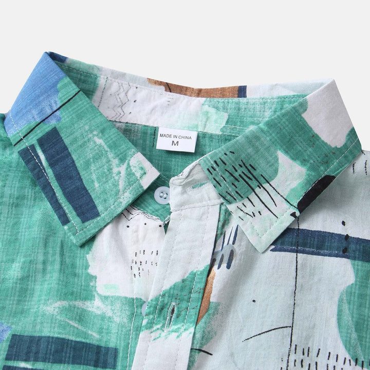 Casual shirt with short sleeves and abstract print