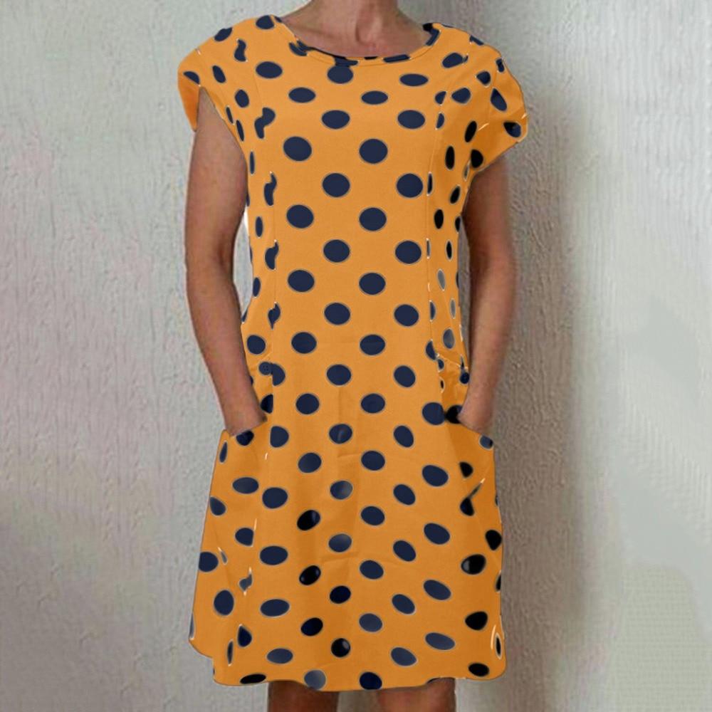 Short sleeve dress with polka dot pattern