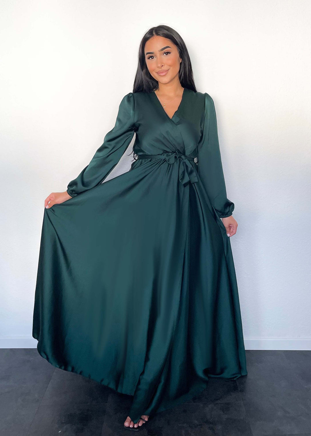 Stylish long dress for women - 2024 Edition