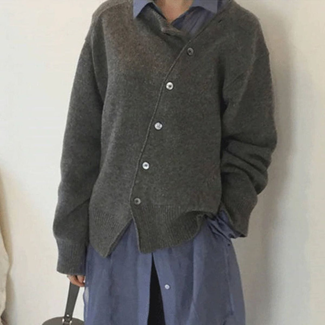 Comfortable cashmere jacket with button details