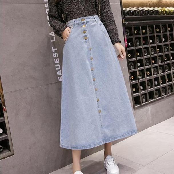 Stylish flared denim skirt