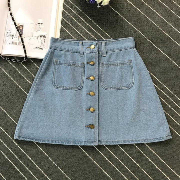 Classic denim skirt with buttons