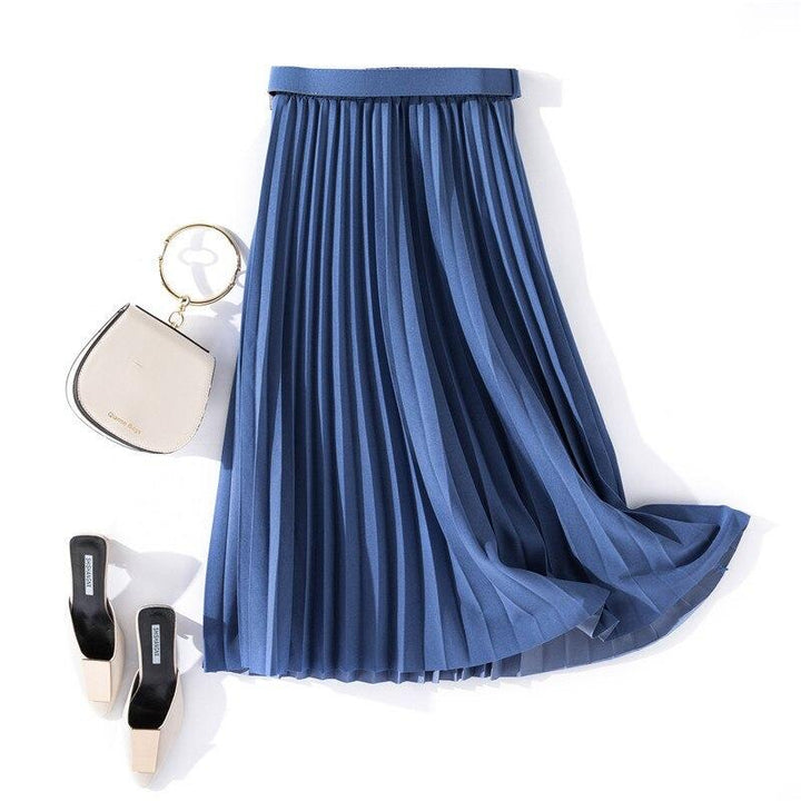 Pleated skirt with belt