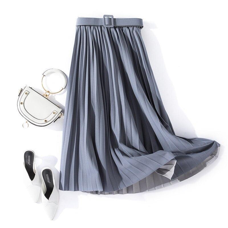 Pleated skirt with belt