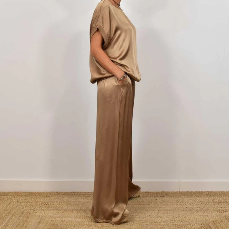 Women's - Two-Piece Set - Stylish and Comfortable - Perfect for Any Occasion - Trendy Outfit for Women